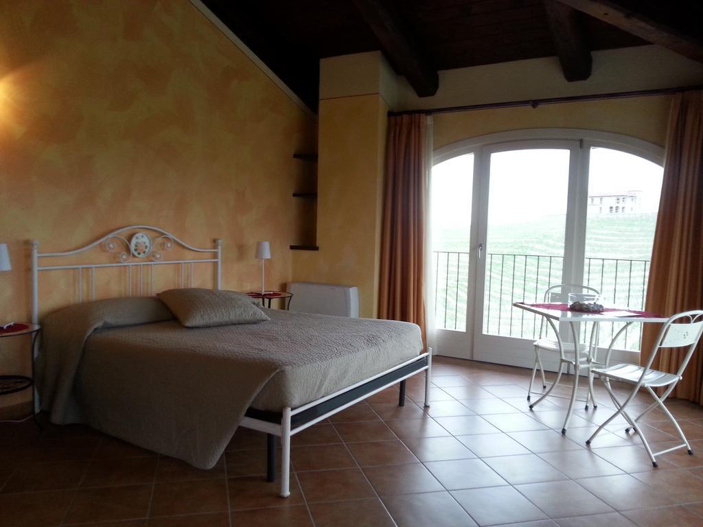 Bricco Rosso Pension Farigliano Buitenkant foto